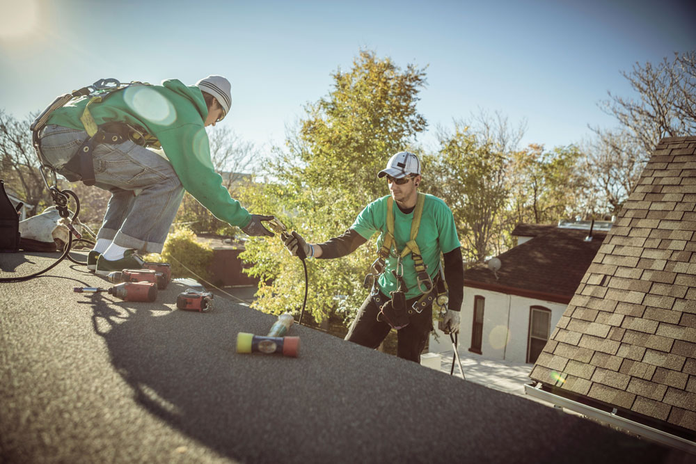 Roofer using Biddrop